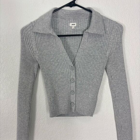 Aerie Grey Ribbed Collared Button Font Cropped Sweater Size XS - Picture 3 of 7